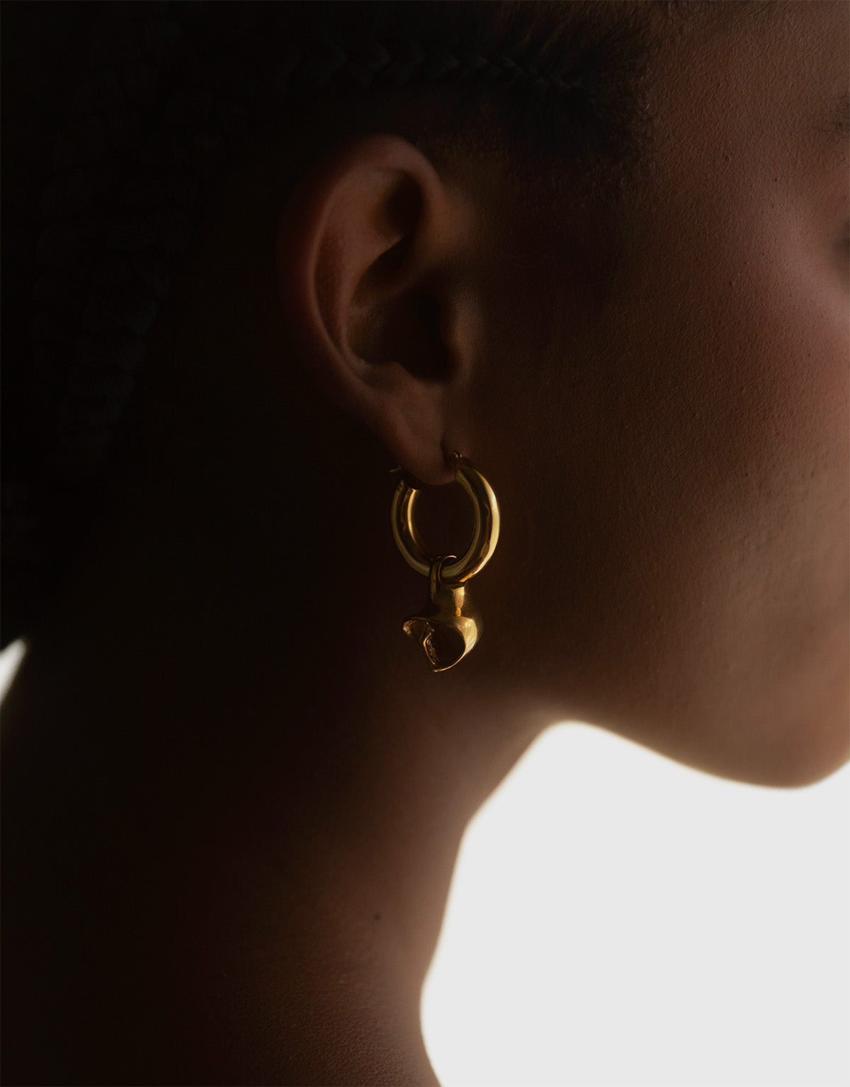 material:gold;