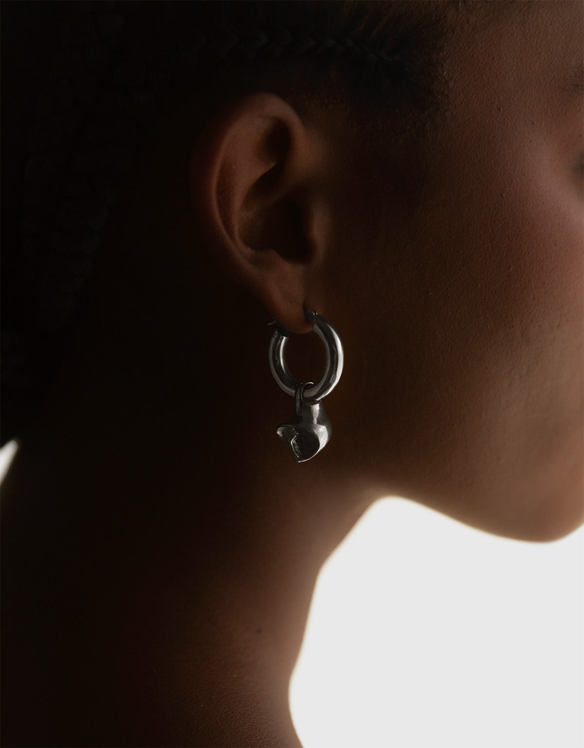 material:silver;