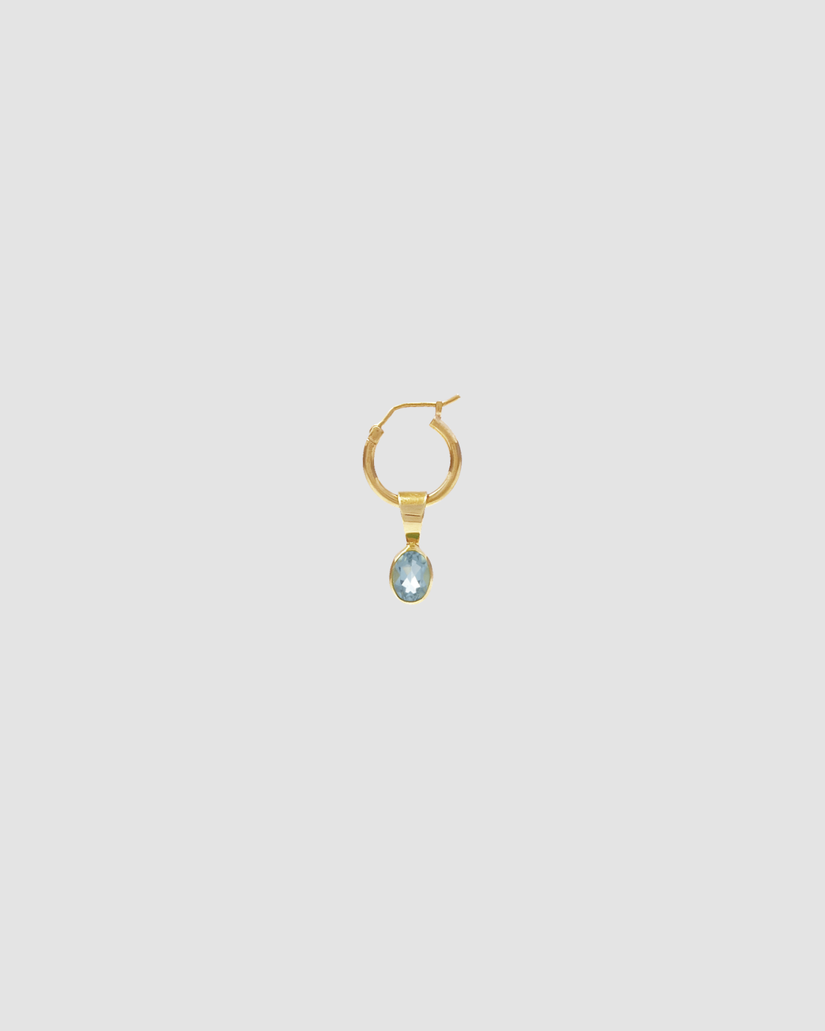 material:gold; add-on:hoops-1.5-click; add-on:topaz-add-on;