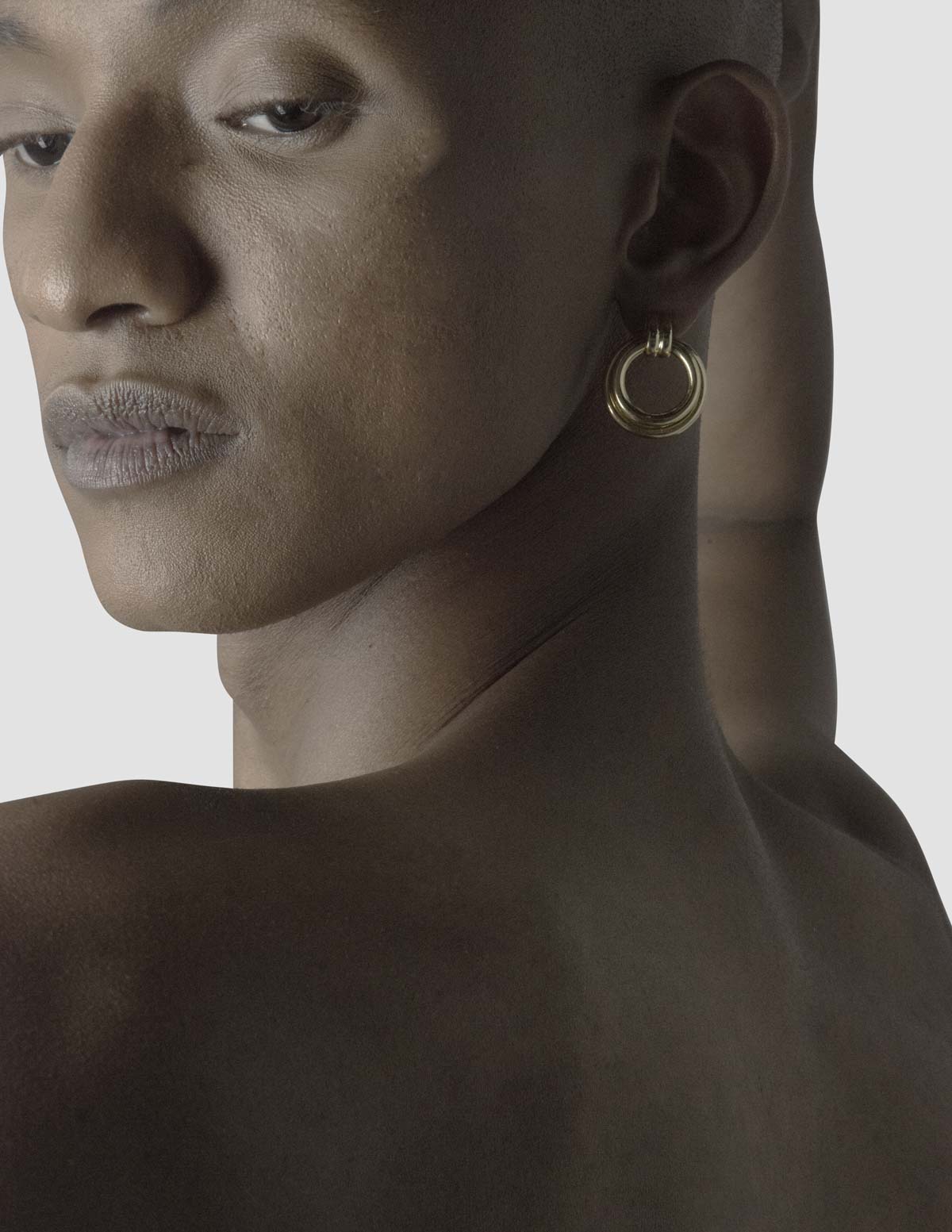 material:gold;