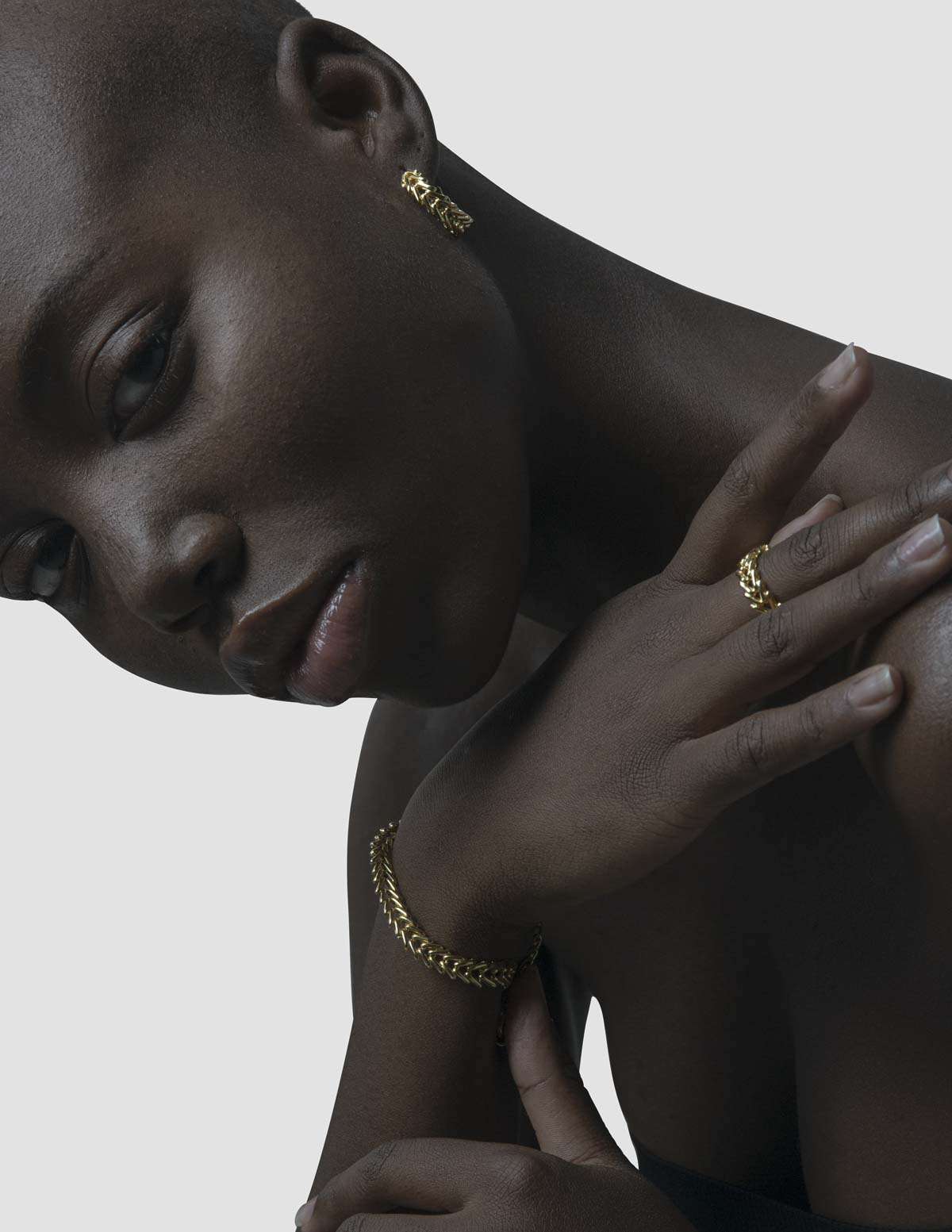 material:gold;