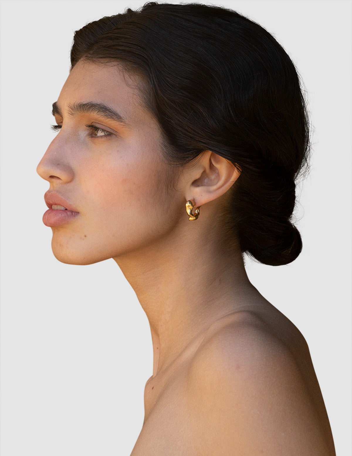 material:gold;