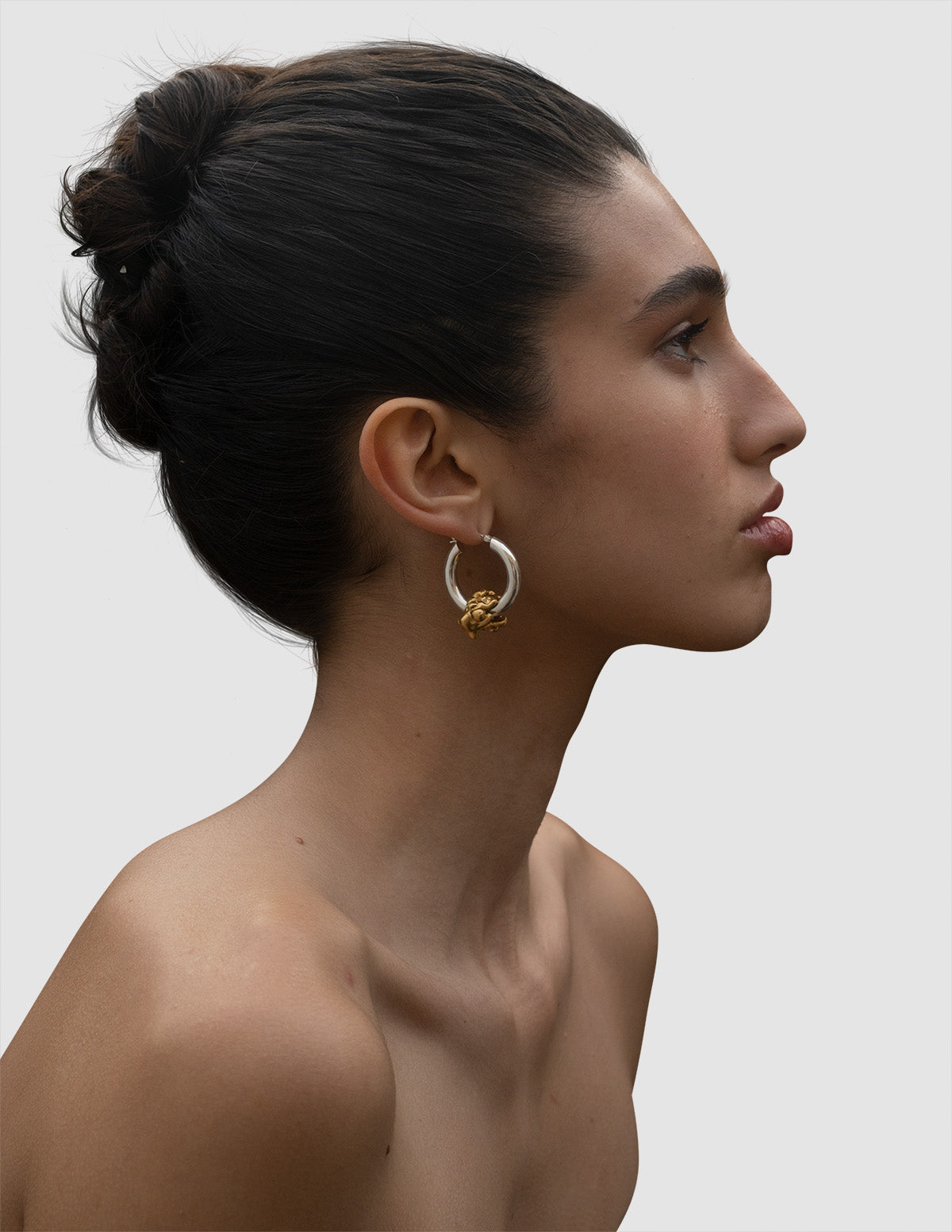 material:gold;