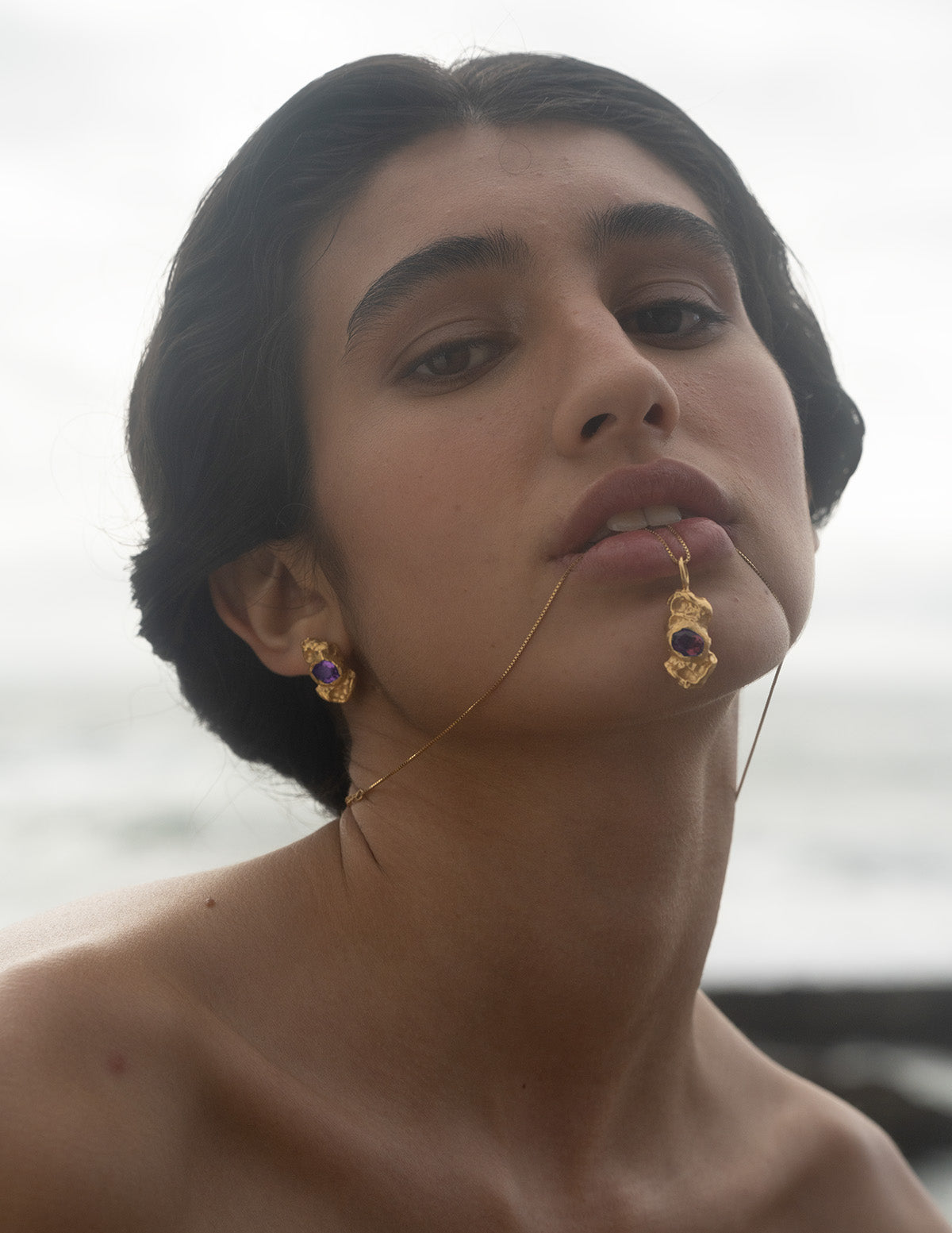 material:gold;