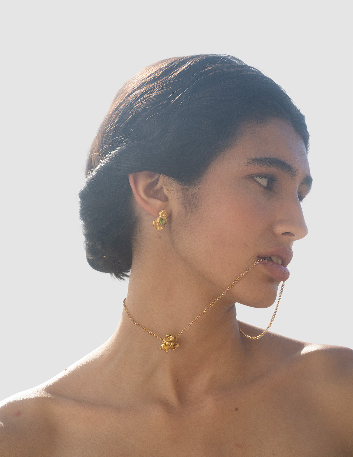 material:gold;