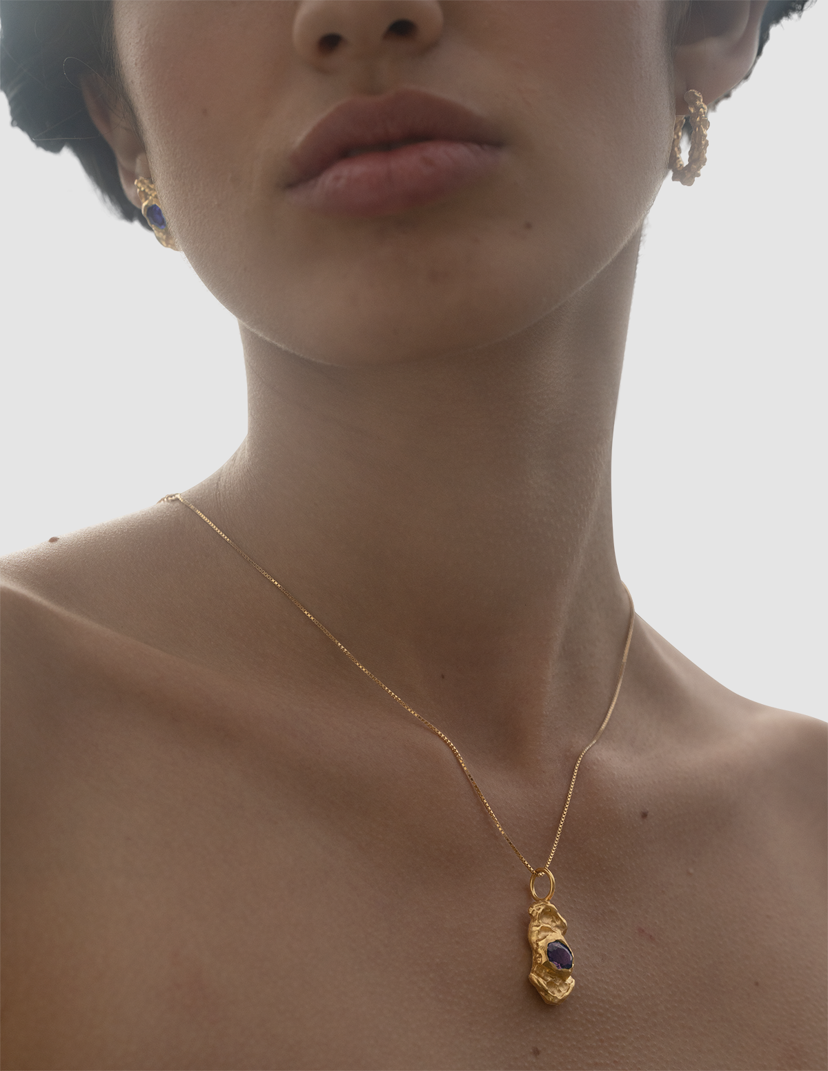 material:gold;