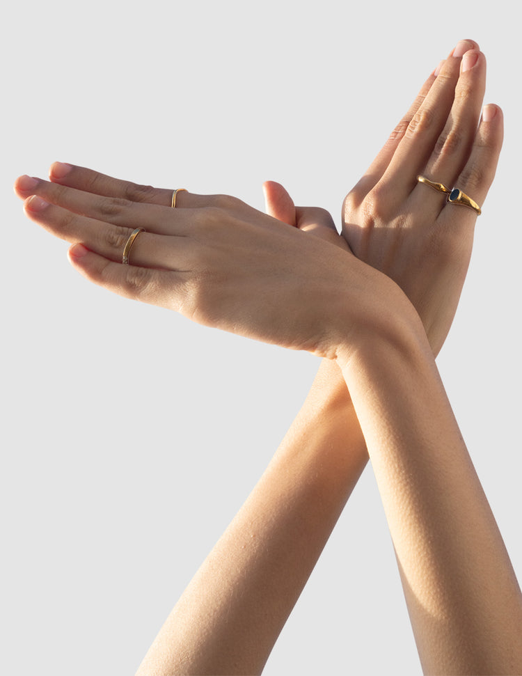 material:gold;