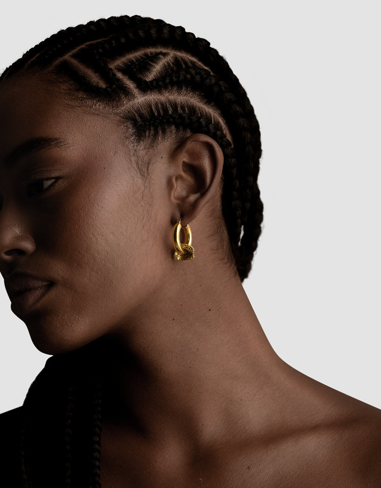 material:gold;