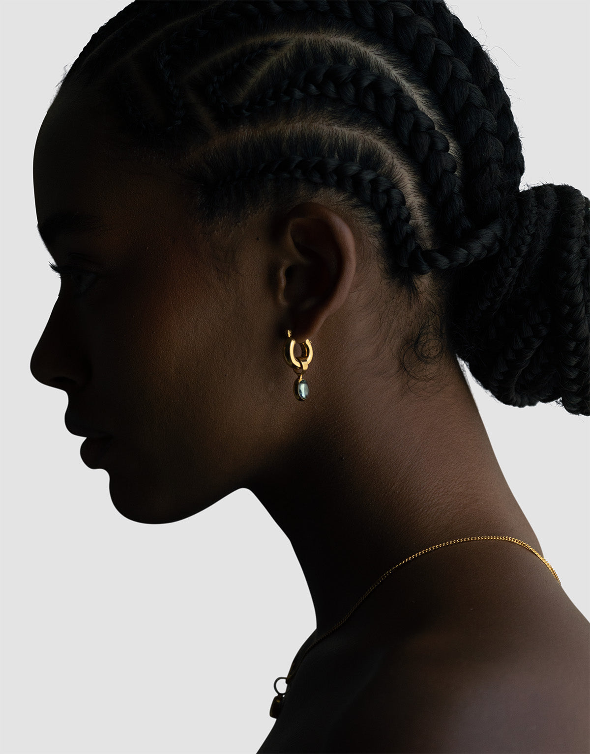 material:gold;
