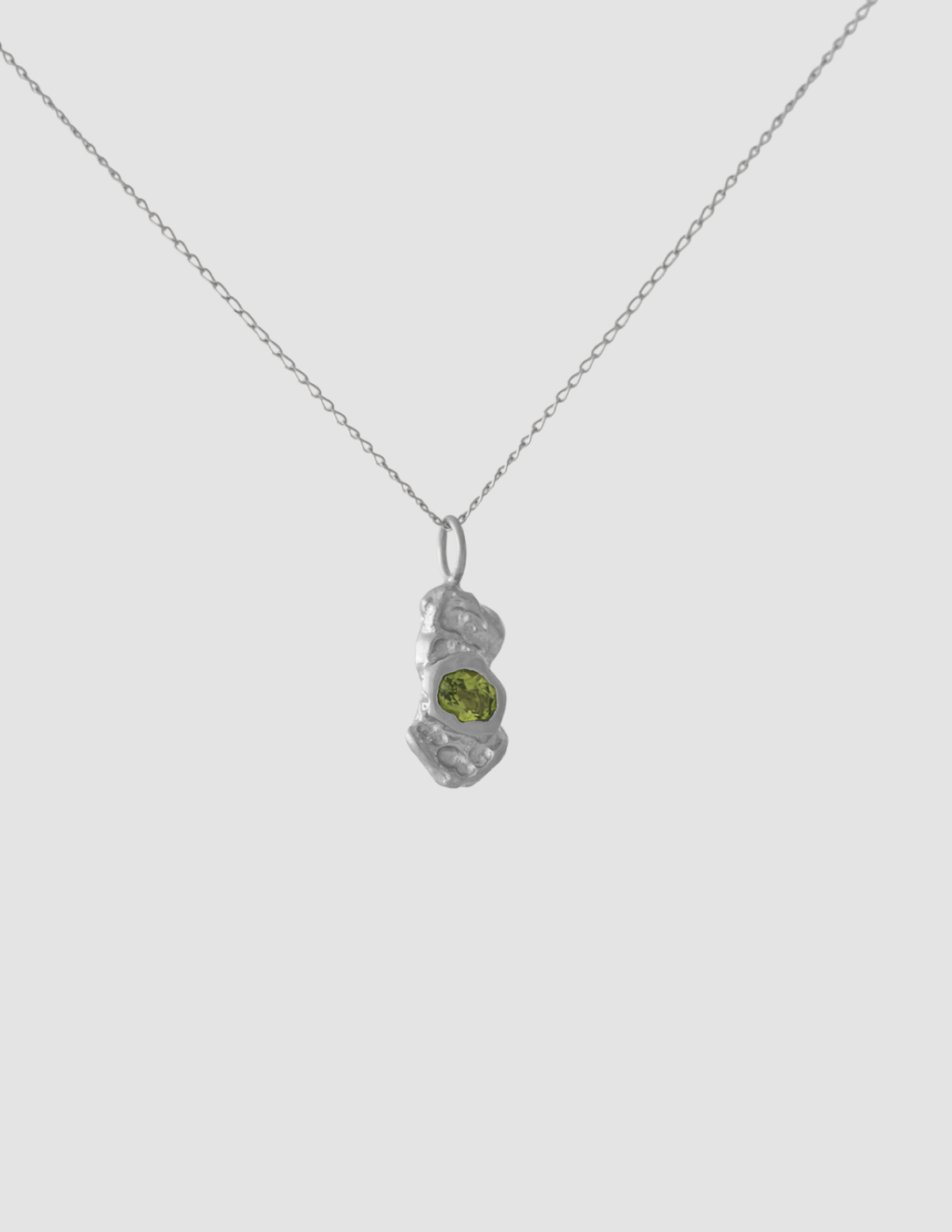 material:silver; add-on:tiny-oval-necklace; add-on:lea-de-nil-add-on;