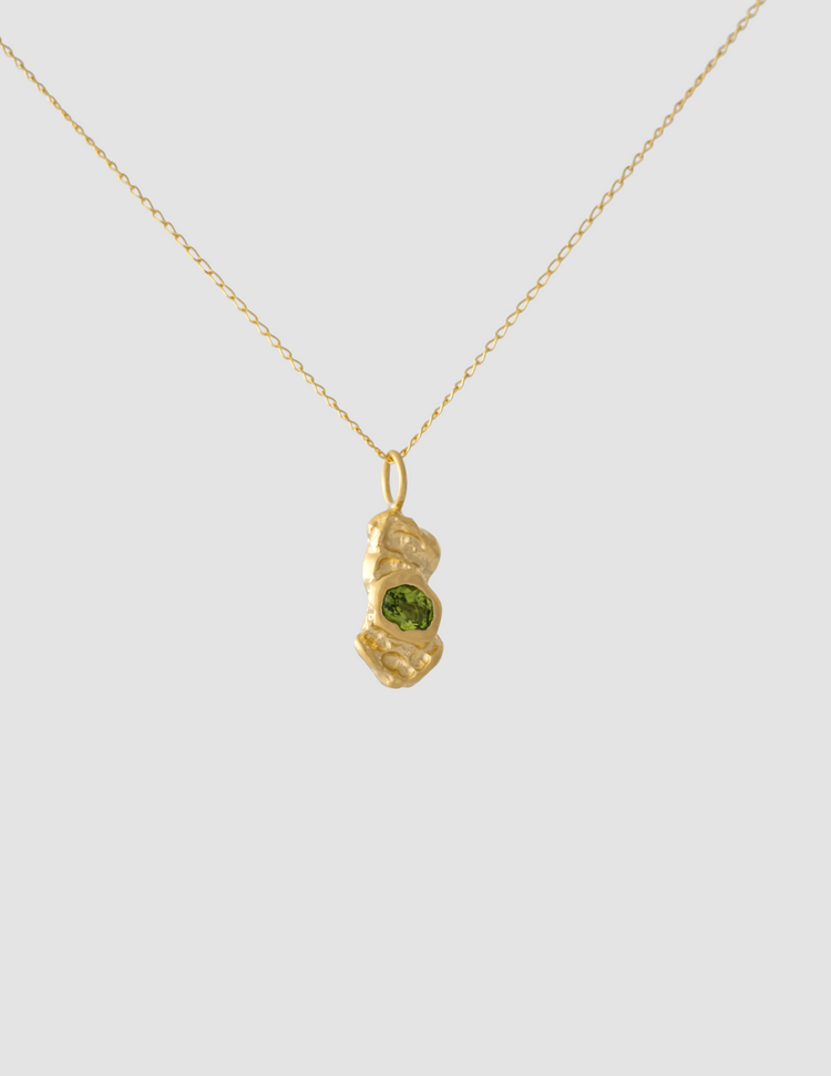 material:gold; add-on:tiny-oval-necklace; add-on:lea-de-nil-add-on;