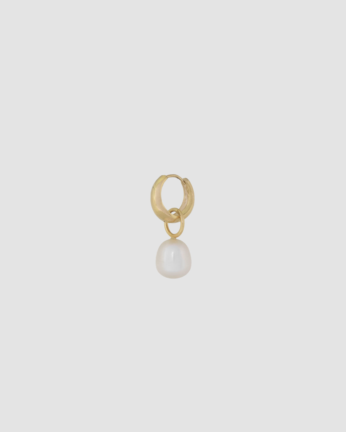 material:gold; add-on:tiny-circa-hoops; add-on:pearl-add-on