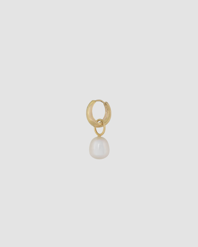material:gold; add-on:tiny-circa-hoops; add-on:pearl-add-on