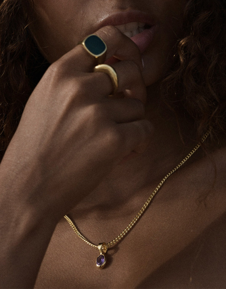 material:gold;