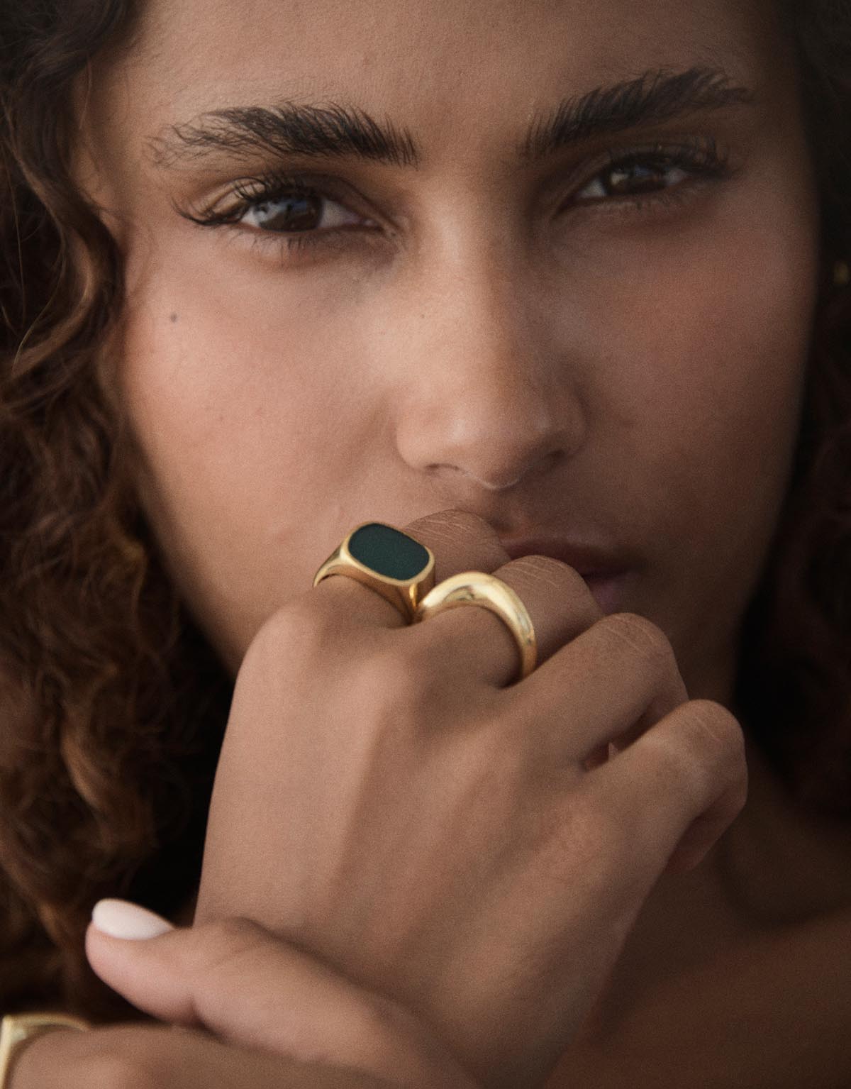 material:gold;