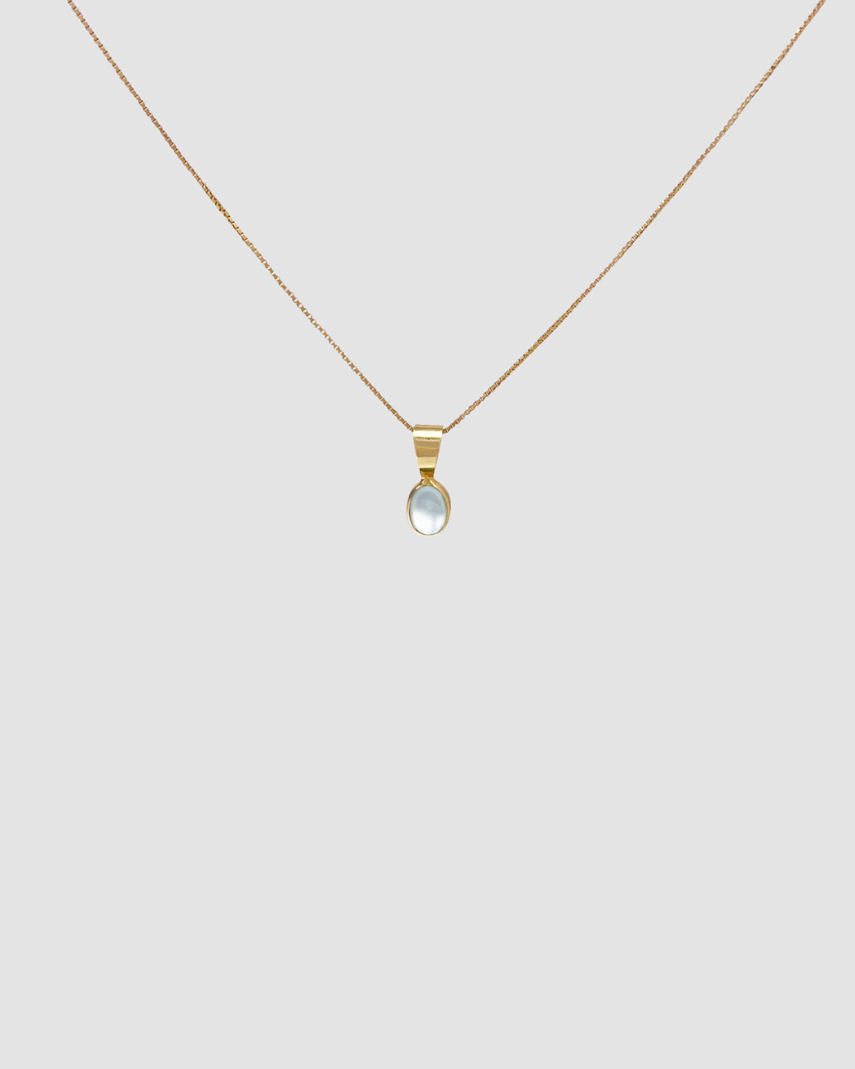 material:gold; add-on:simple-necklace; add-on:aquamarine-add-on;