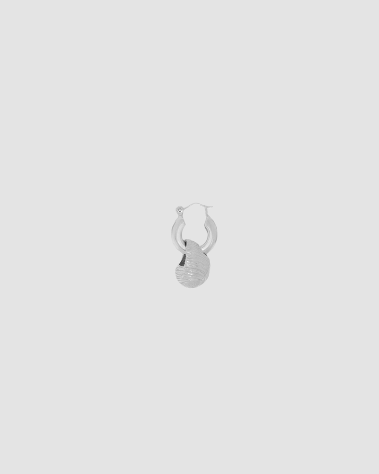 material:silver; add-on:small-vintage-hoops-click; add-on:tiny-shell-add-on;