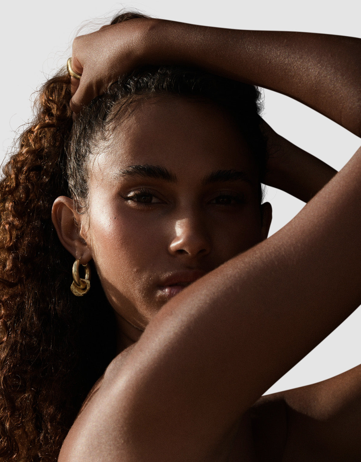 material:gold; 