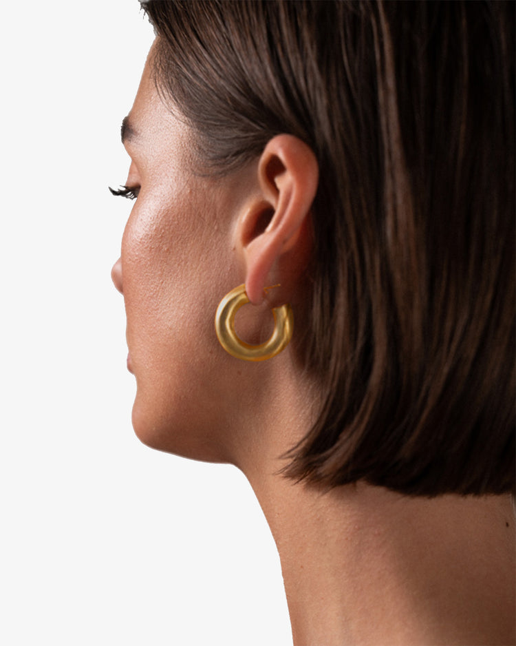 material:gold;