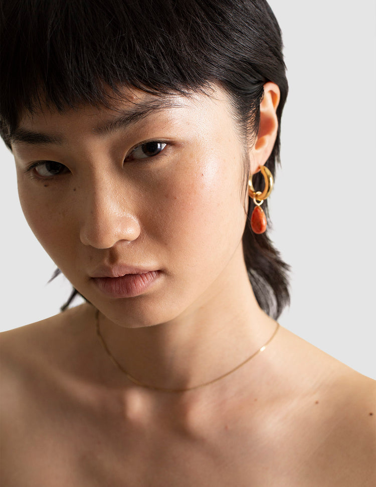 material:gold;