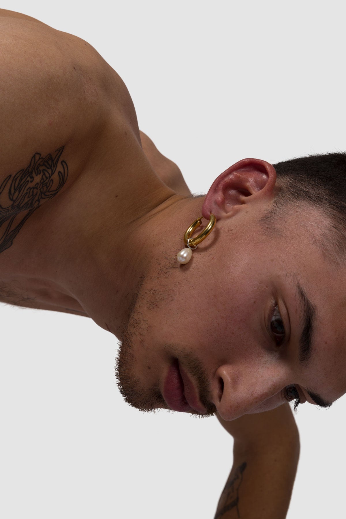 material:gold;
