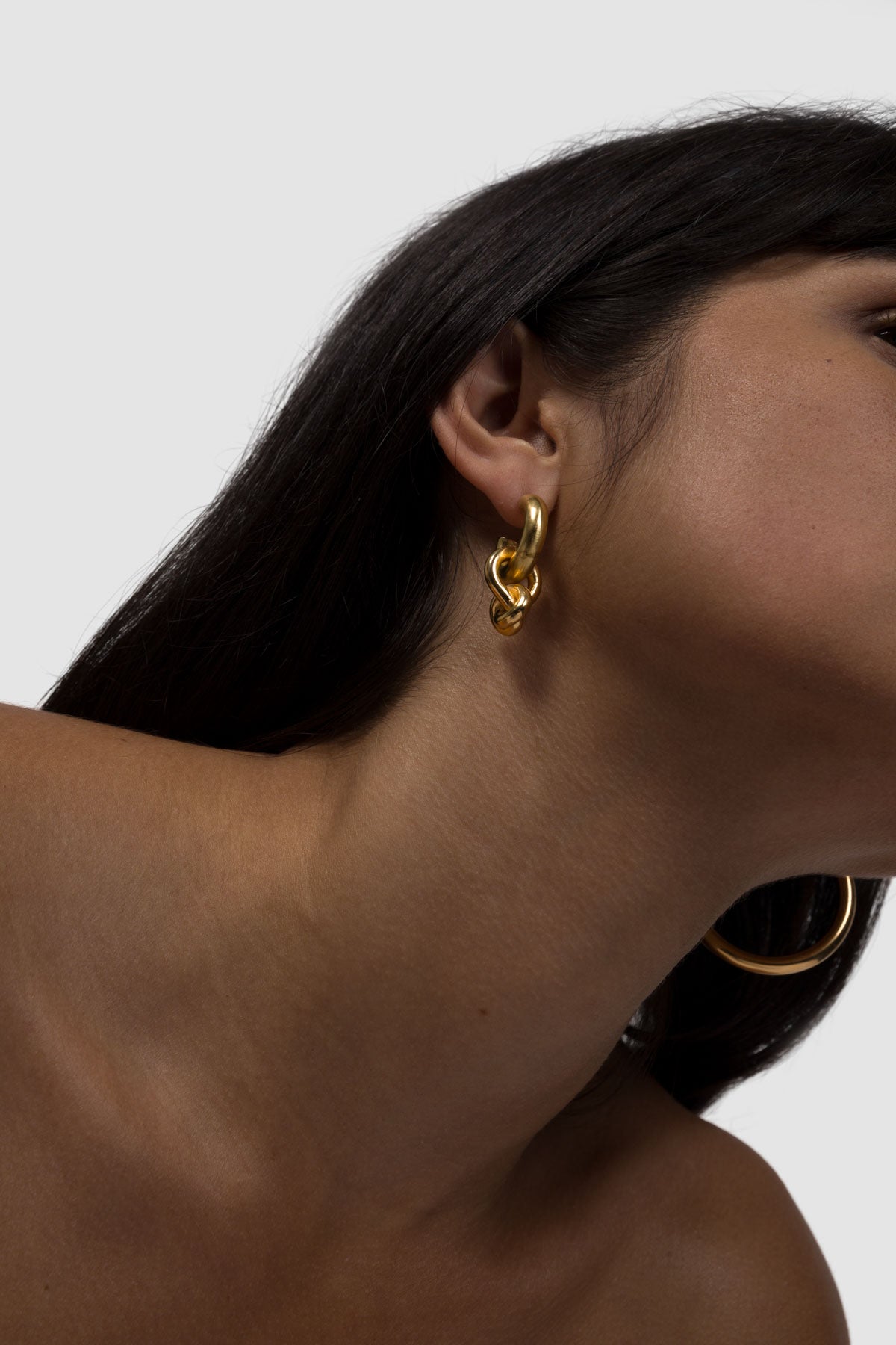 material:gold;