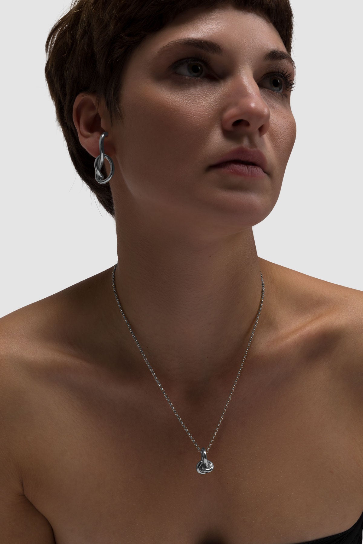 material:silver;