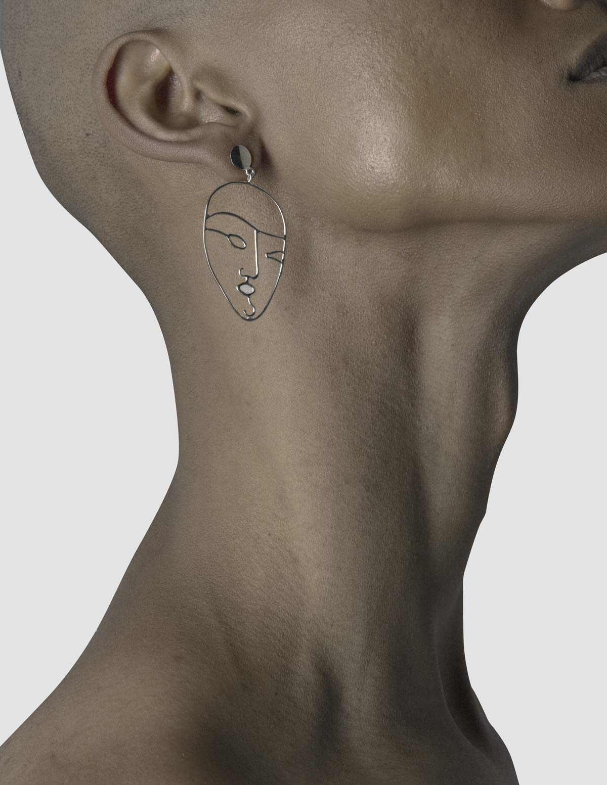 material:silver;