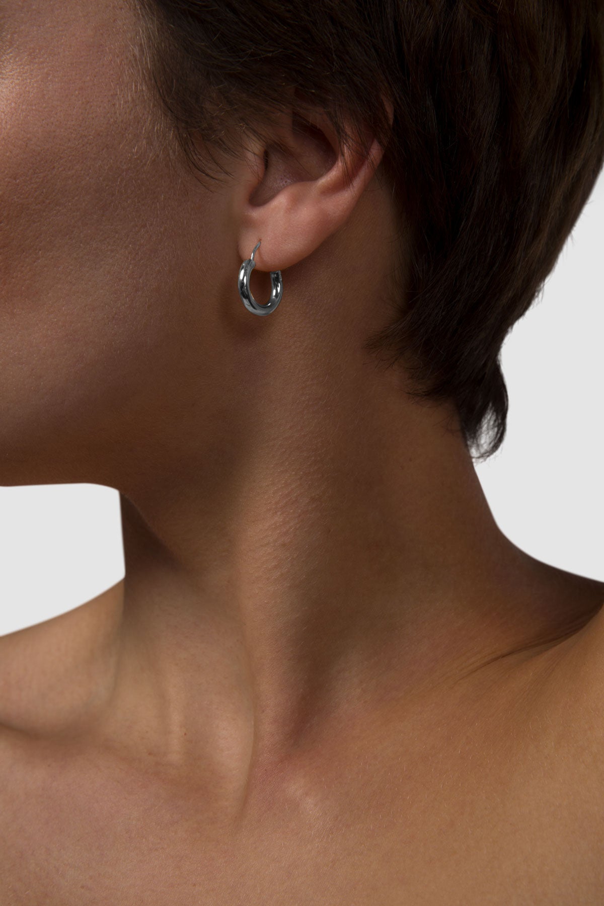 material:silver;
