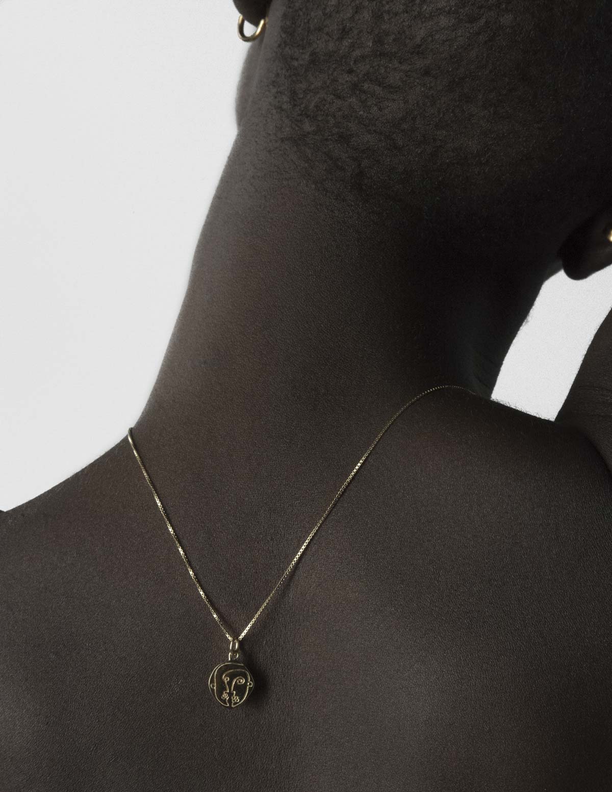 material:gold;