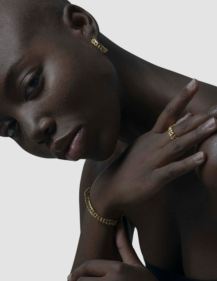 material:gold;