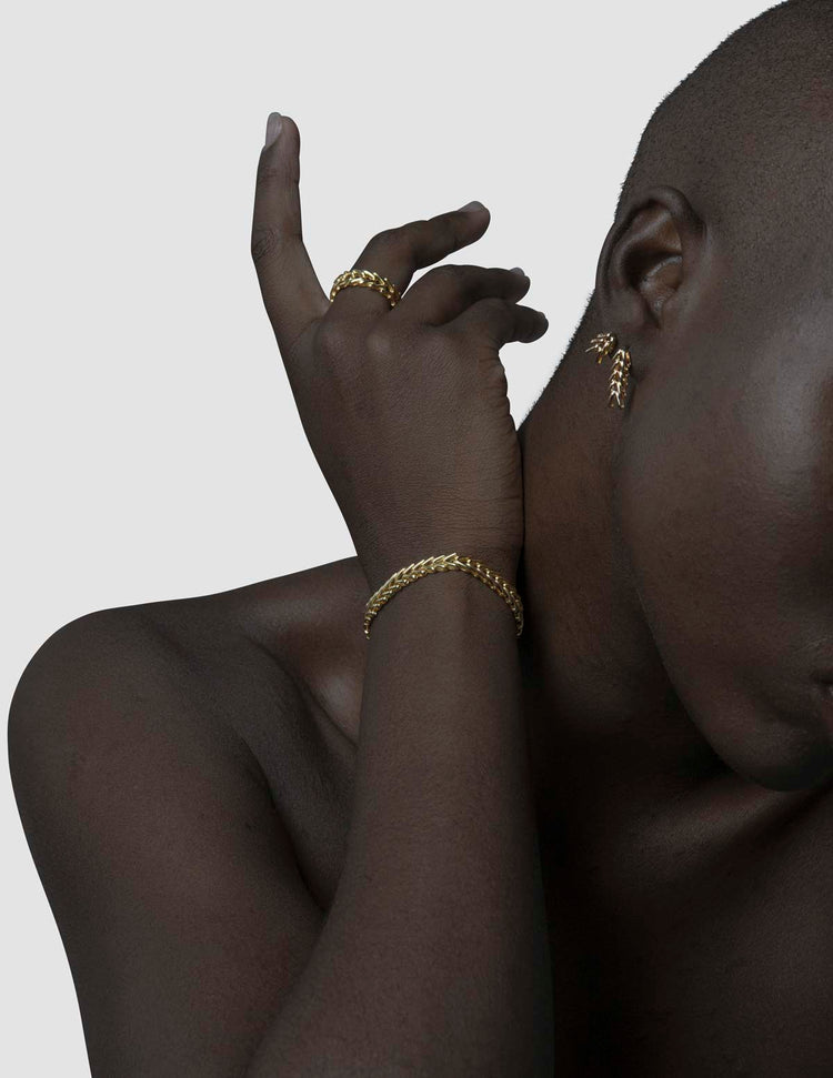 material:gold;